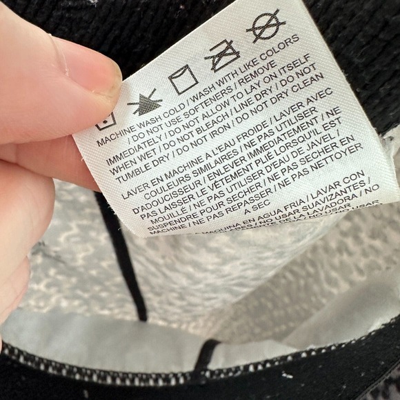 Nike Pro Hypercool Capri Leggings Womens M Gray Black Yoga‎ Stretch Athleisure - Picture 9 of 9